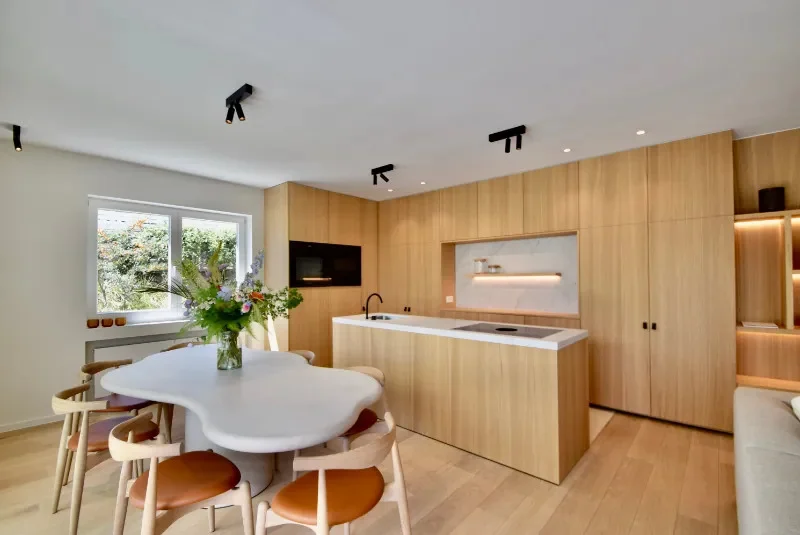 Subliem tuinappartement met zonneterras van 72m²  in een karaktervolle villaresidentie.