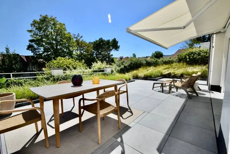 Subliem tuinappartement met zonneterras van 72m²  in een karaktervolle villaresidentie.