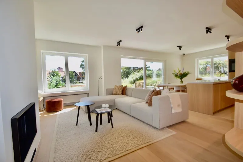Subliem tuinappartement met zonneterras van 72m²  in een karaktervolle villaresidentie.