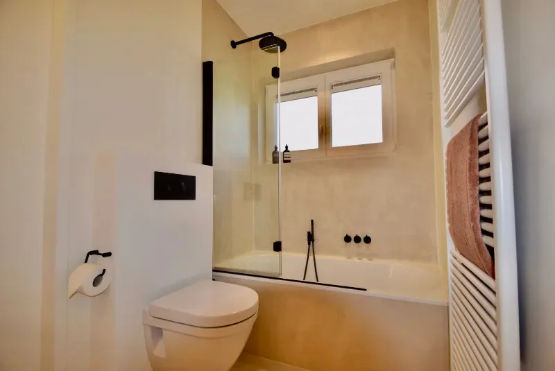 Subliem tuinappartement met zonneterras van 72m²  in een karaktervolle villaresidentie.