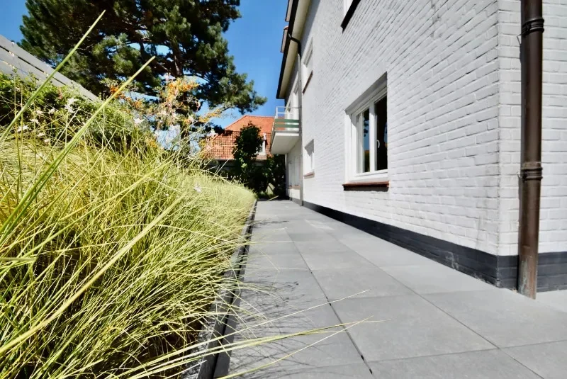 Subliem tuinappartement met zonneterras van 72m²  in een karaktervolle villaresidentie.