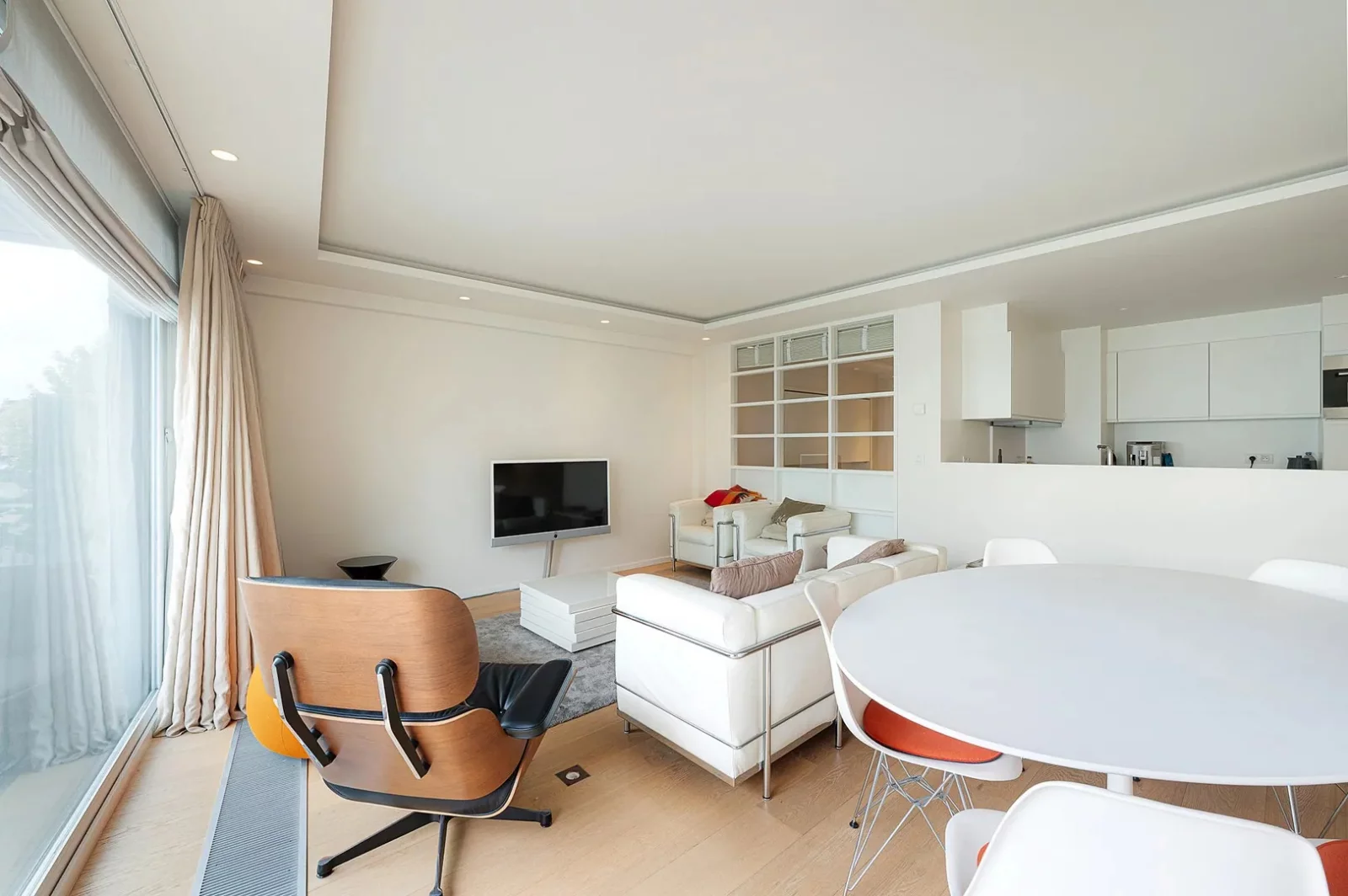 Mooi appartement op de Kustlaan met zuidgericht terras.