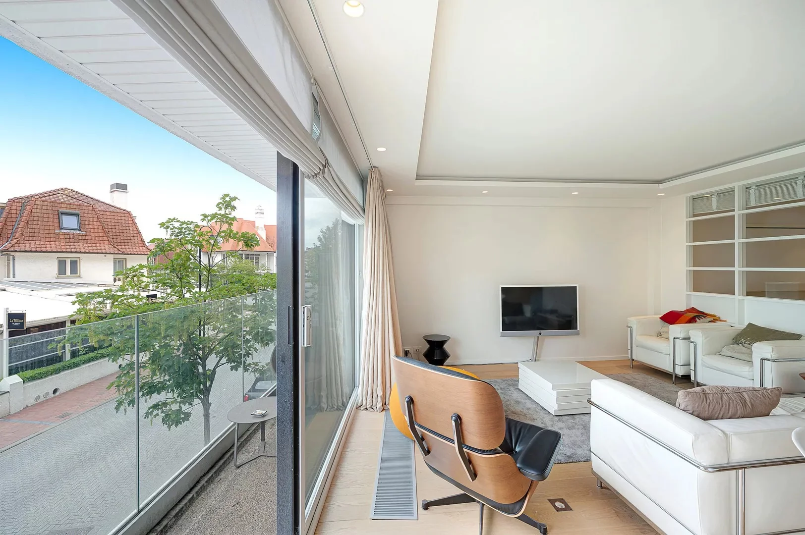 Mooi appartement op de Kustlaan met zuidgericht terras.