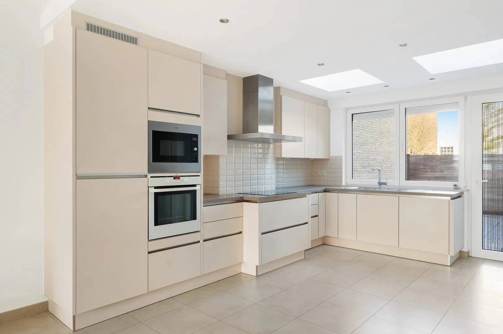 Charmante woning te koop centraal gelegen in Oud-Knokke vlakbij het centrum.
