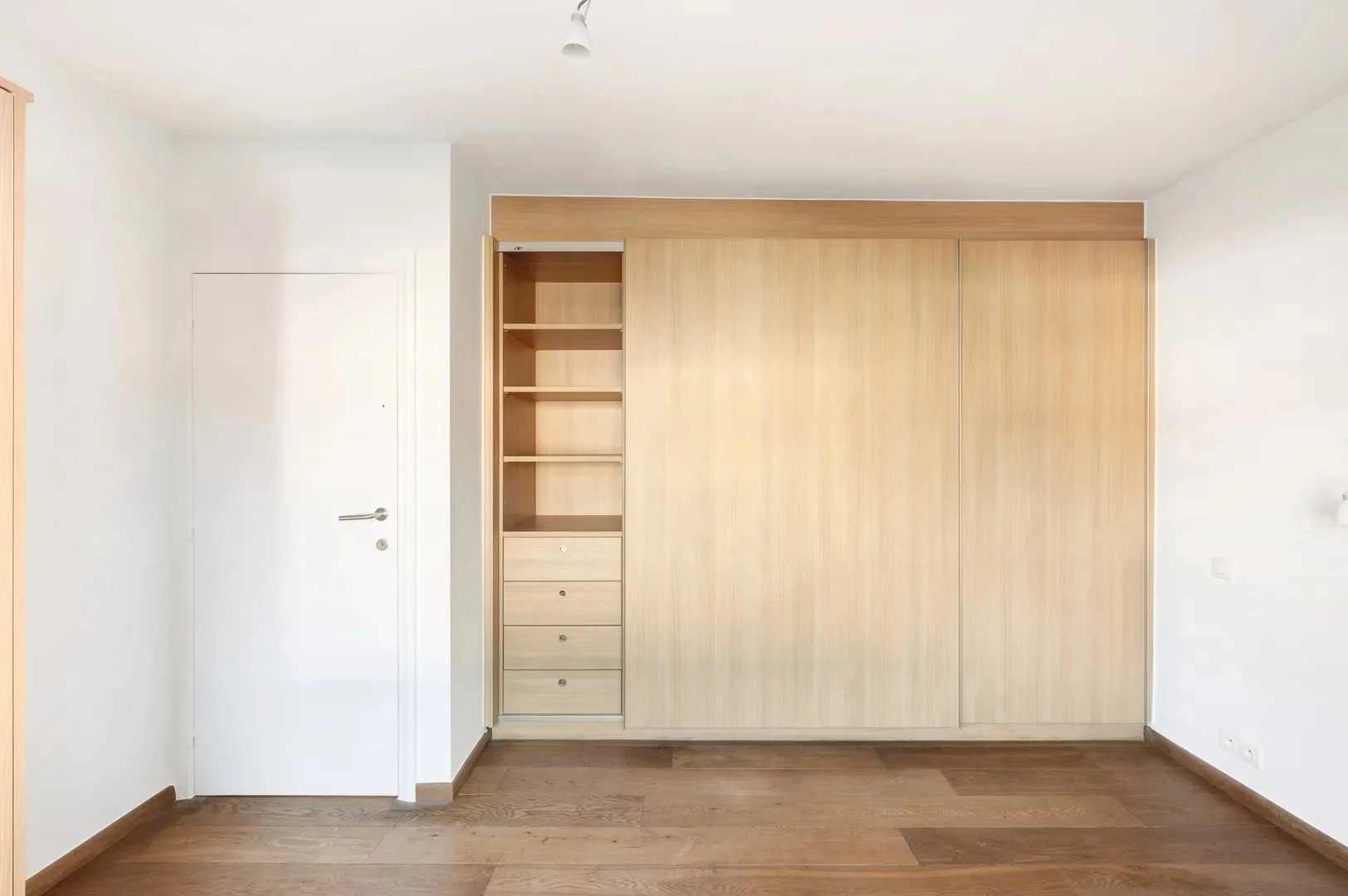 Charmante woning te koop centraal gelegen in Oud-Knokke vlakbij het centrum.