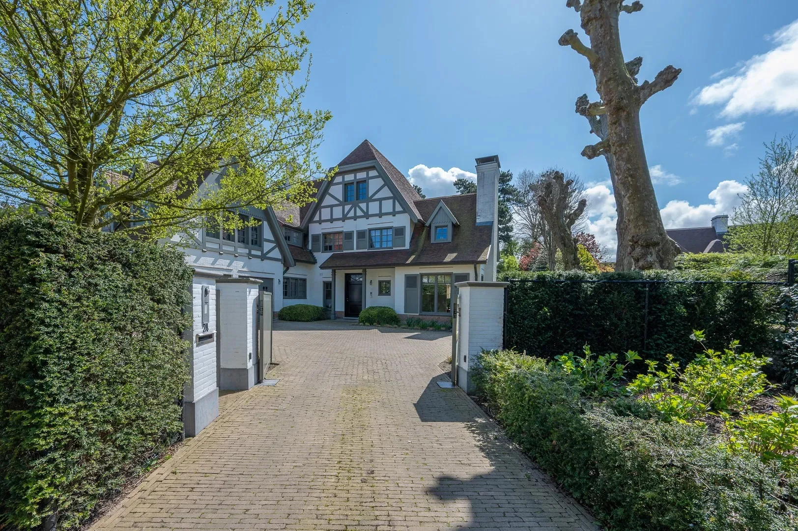 Prachtige villa met zwembad rustig gelegen in een paadje in hartje Zoute.