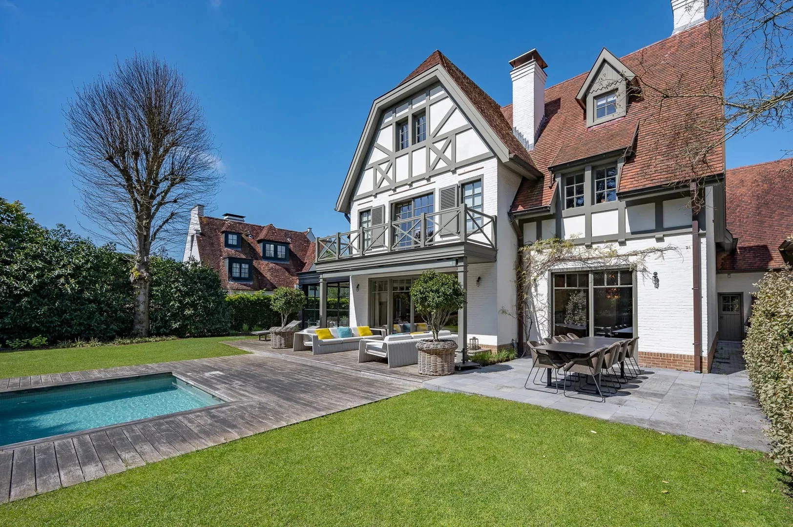 Prachtige villa met zwembad rustig gelegen in een paadje in hartje Zoute.