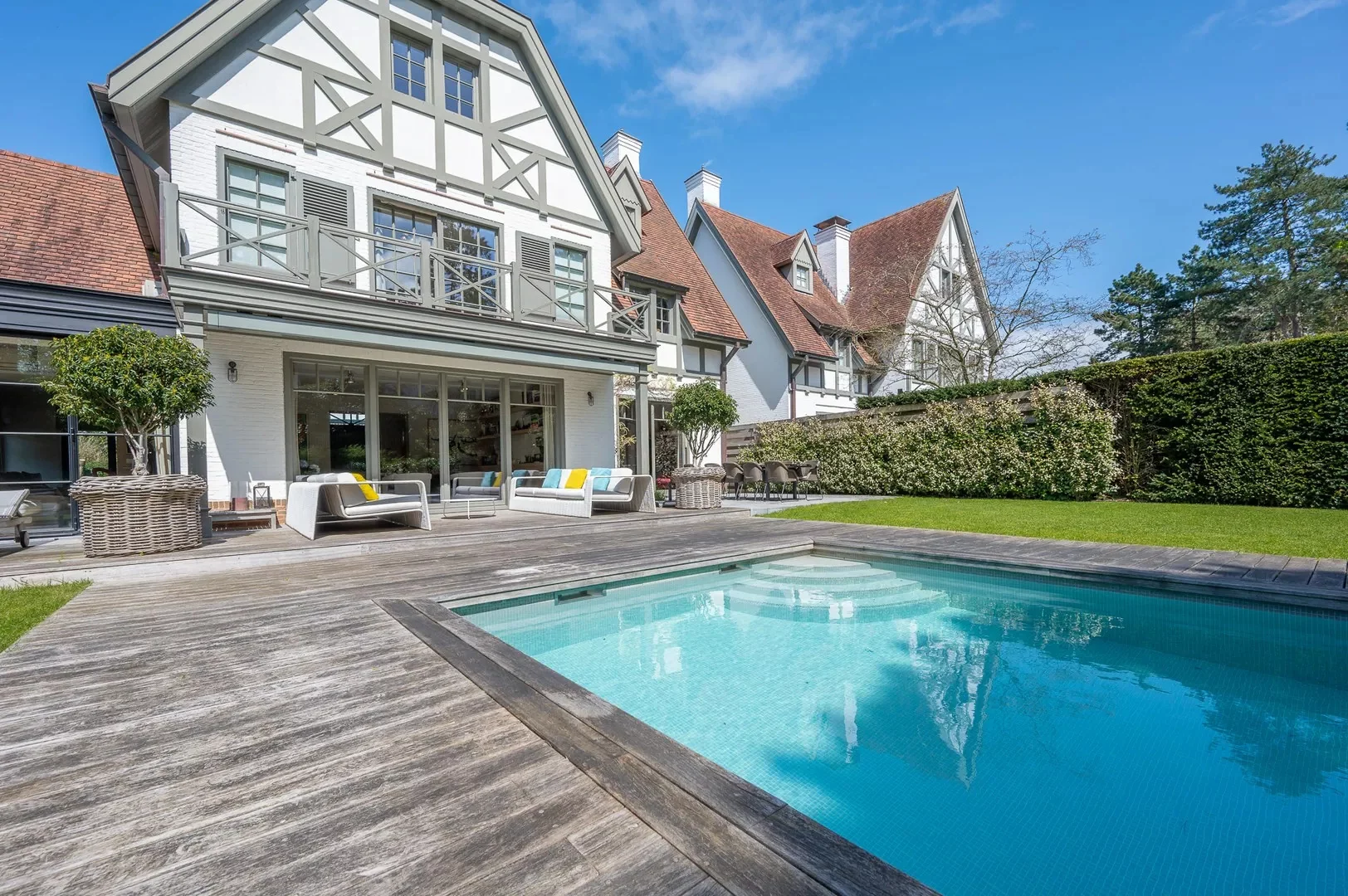 Prachtige villa met zwembad rustig gelegen in een paadje in hartje Zoute.