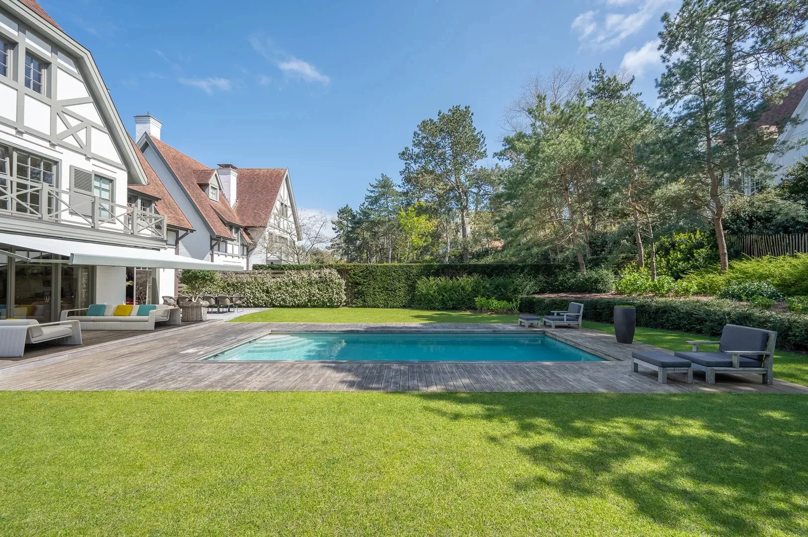 Prachtige villa met zwembad rustig gelegen in een paadje in hartje Zoute.