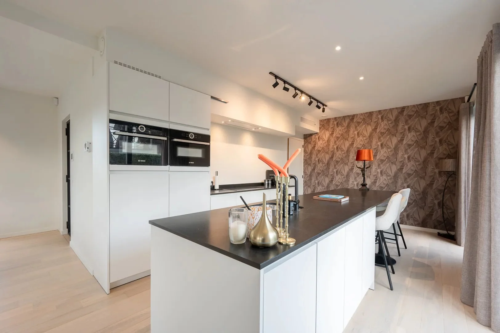 Alleenstaande moderne villa gelegen in een rustige residentiële omgeving te Knokke.