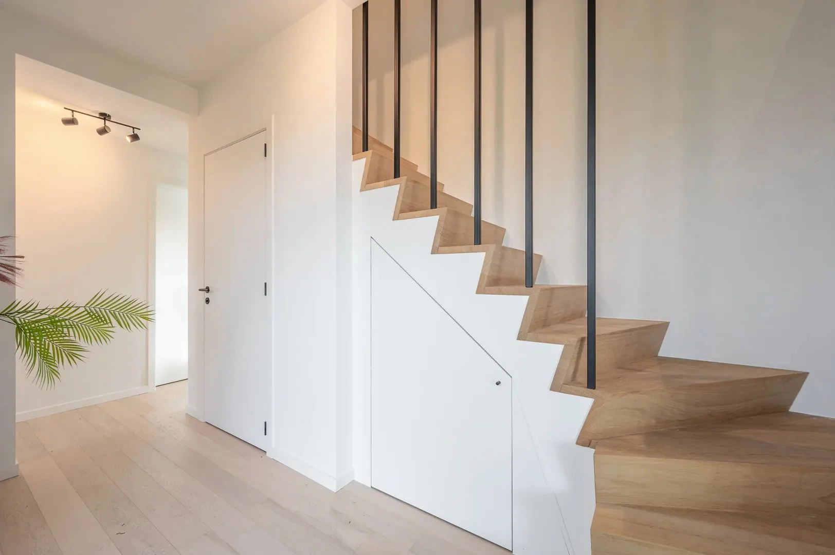 Alleenstaande moderne villa gelegen in een rustige residentiële omgeving te Knokke.