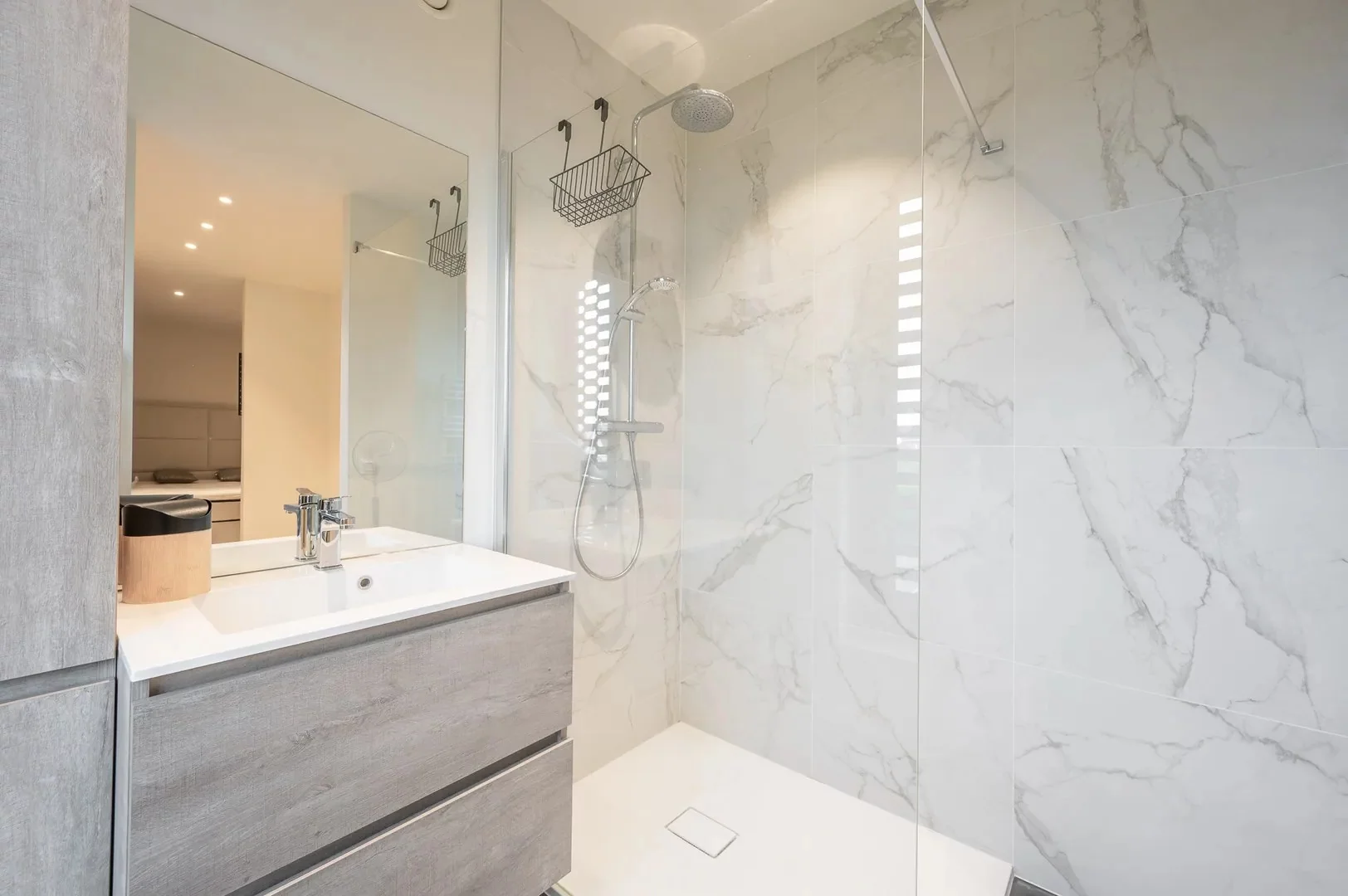 Alleenstaande moderne villa gelegen in een rustige residentiële omgeving te Knokke.