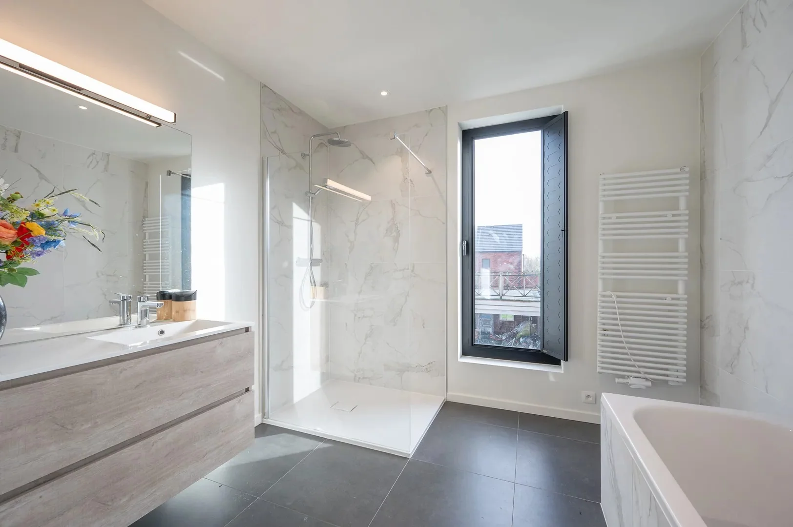 Alleenstaande moderne villa gelegen in een rustige residentiële omgeving te Knokke.