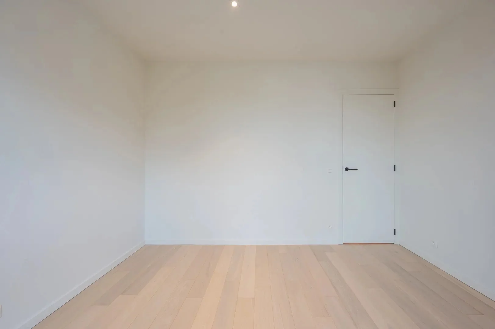 Alleenstaande moderne villa gelegen in een rustige residentiële omgeving te Knokke.