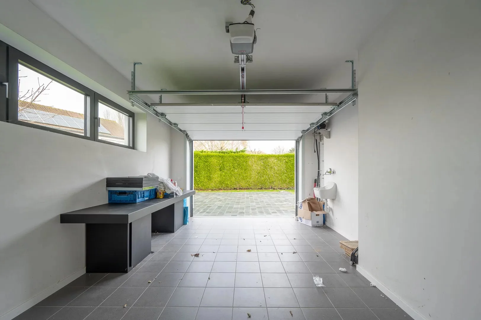 Alleenstaande moderne villa gelegen in een rustige residentiële omgeving te Knokke.