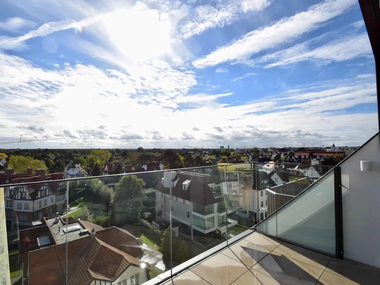 Nieuwbouwappartement gelegen in hartje het Zoute met een prachtig open zicht op de villa's.
