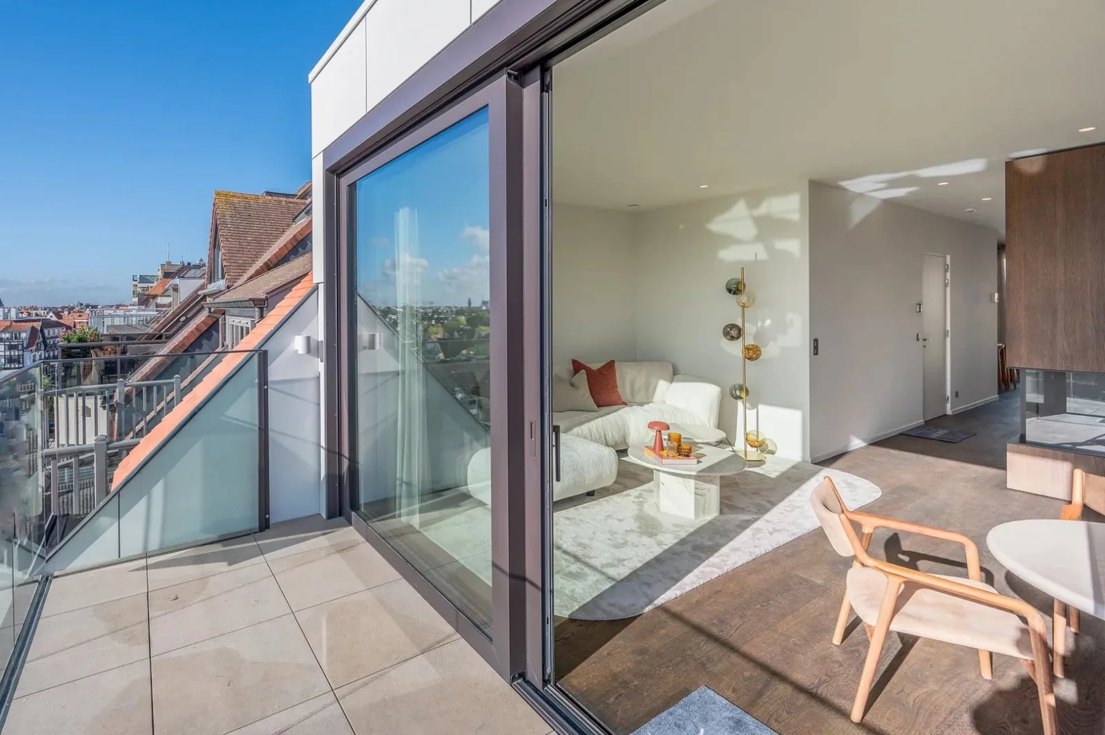 Nieuwbouwappartement gelegen in hartje het Zoute met een prachtig open zicht op de villa's.