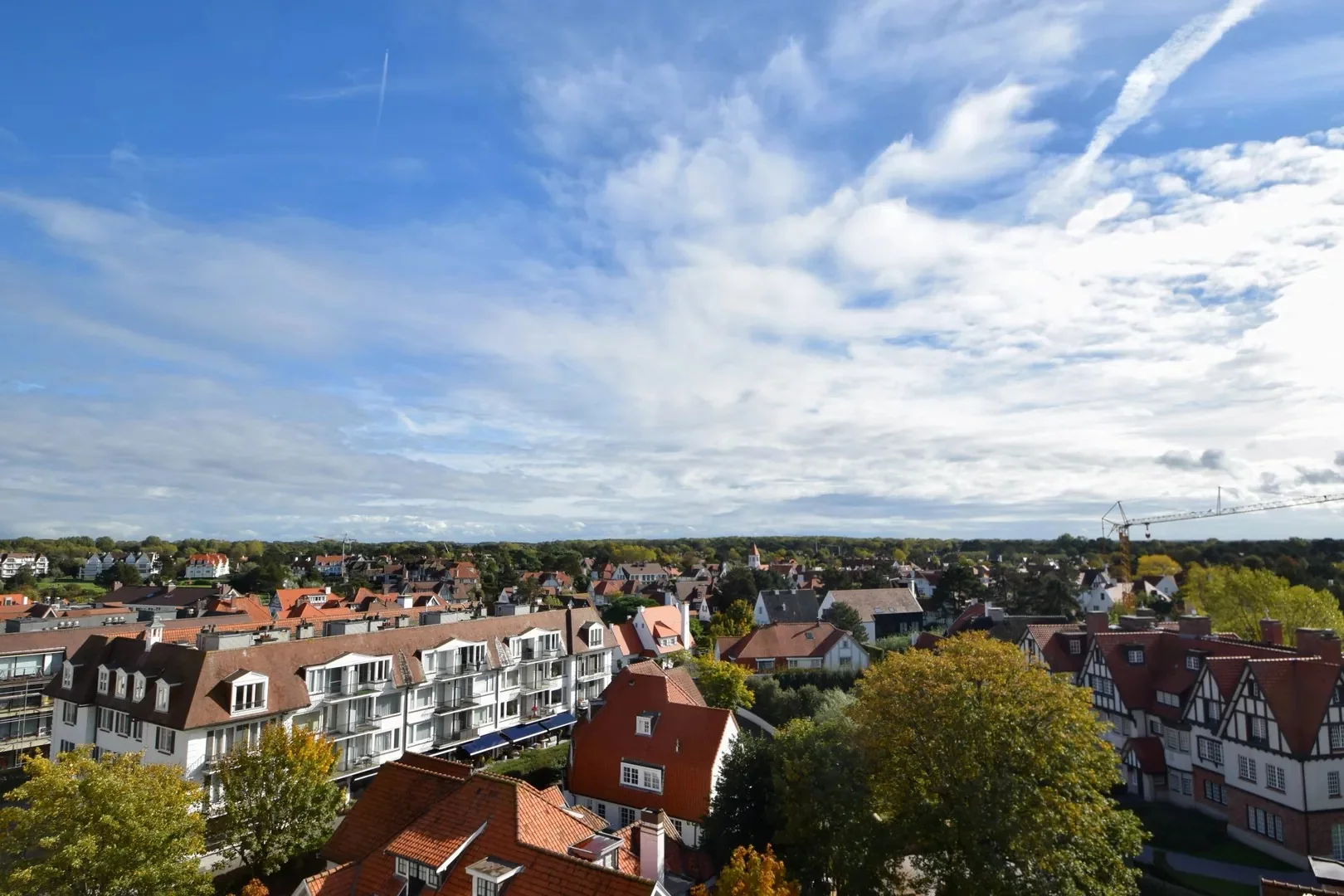 Nieuwbouwappartement gelegen in hartje het Zoute met een prachtig open zicht op de villa's.