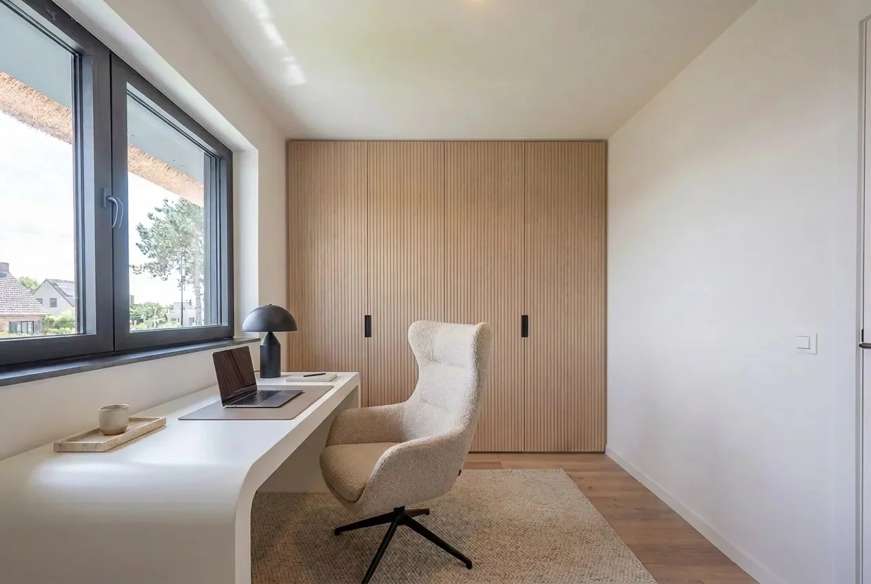 Prachtige nieuwbouw villa met 5 slaapkamers gelegen in een rustige residentiële omgeving.