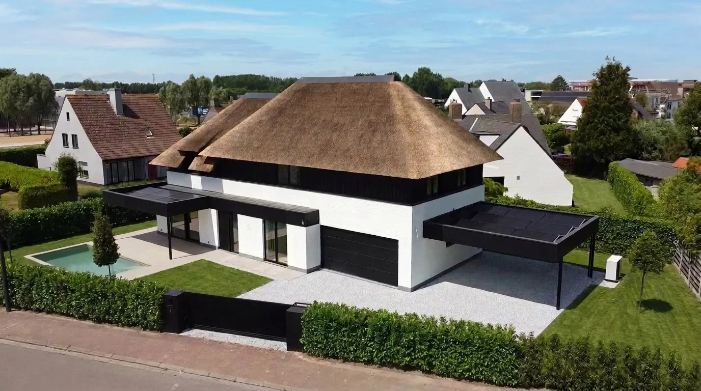 Prachtige nieuwbouw villa met 5 slaapkamers gelegen in een rustige residentiële omgeving.
