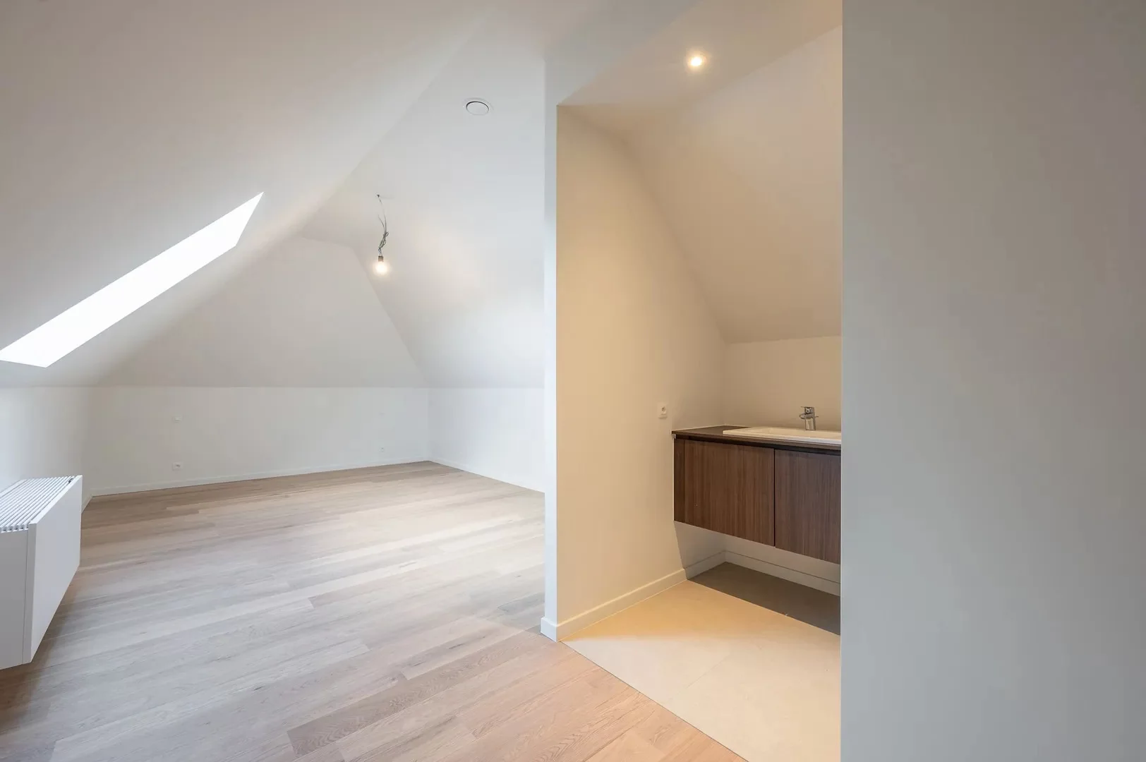 Prachtige nieuwbouw villa met 5 slaapkamers gelegen in een rustige residentiële omgeving.