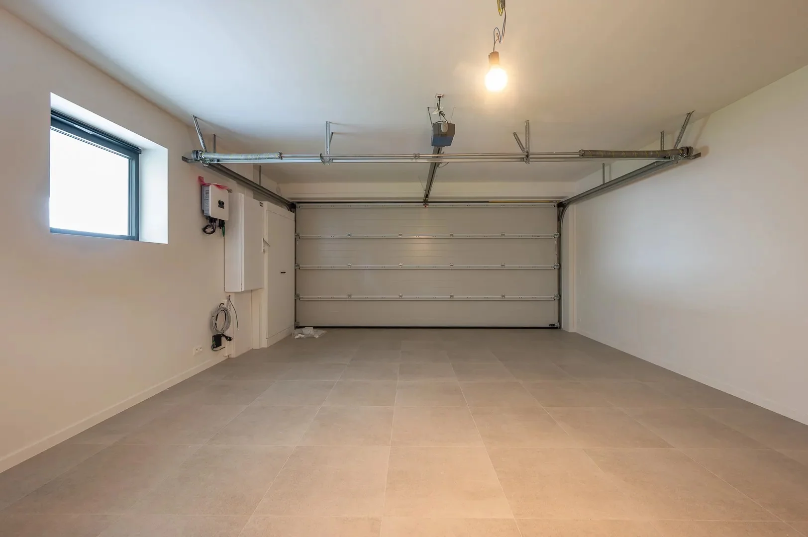 Prachtige nieuwbouw villa met 5 slaapkamers gelegen in een rustige residentiële omgeving.