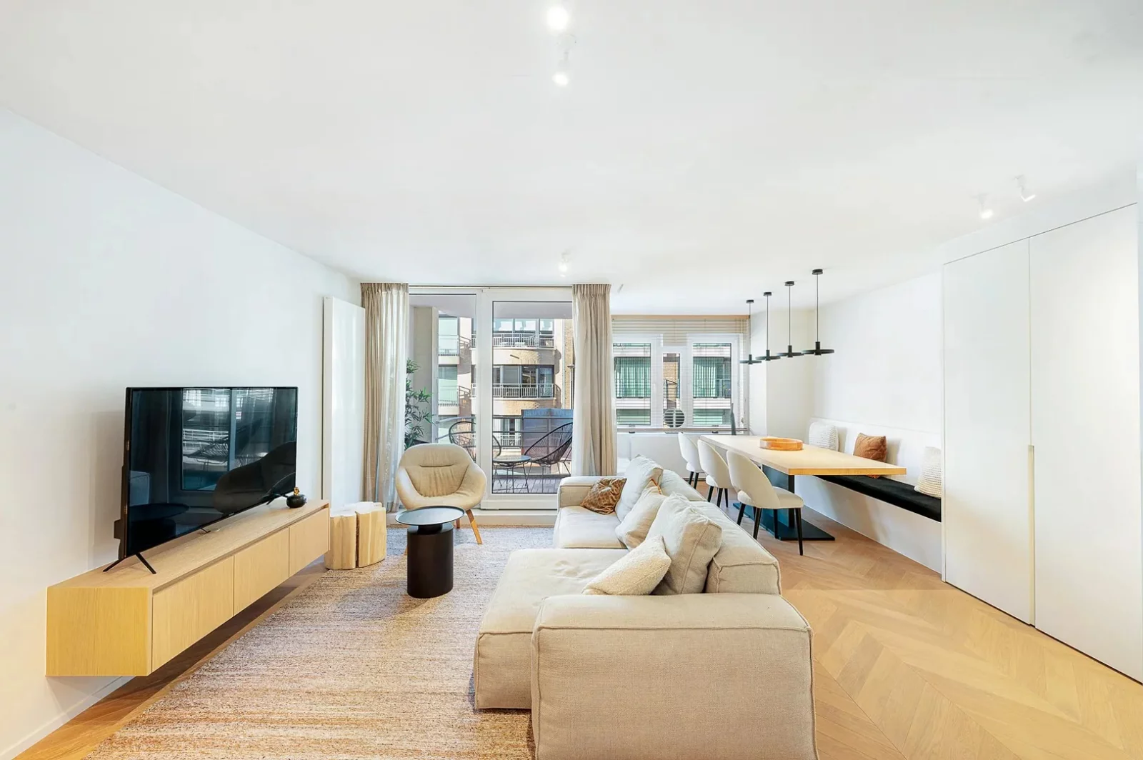 Magnifique appartement, situé à quelques pas de la mer et des commerces.