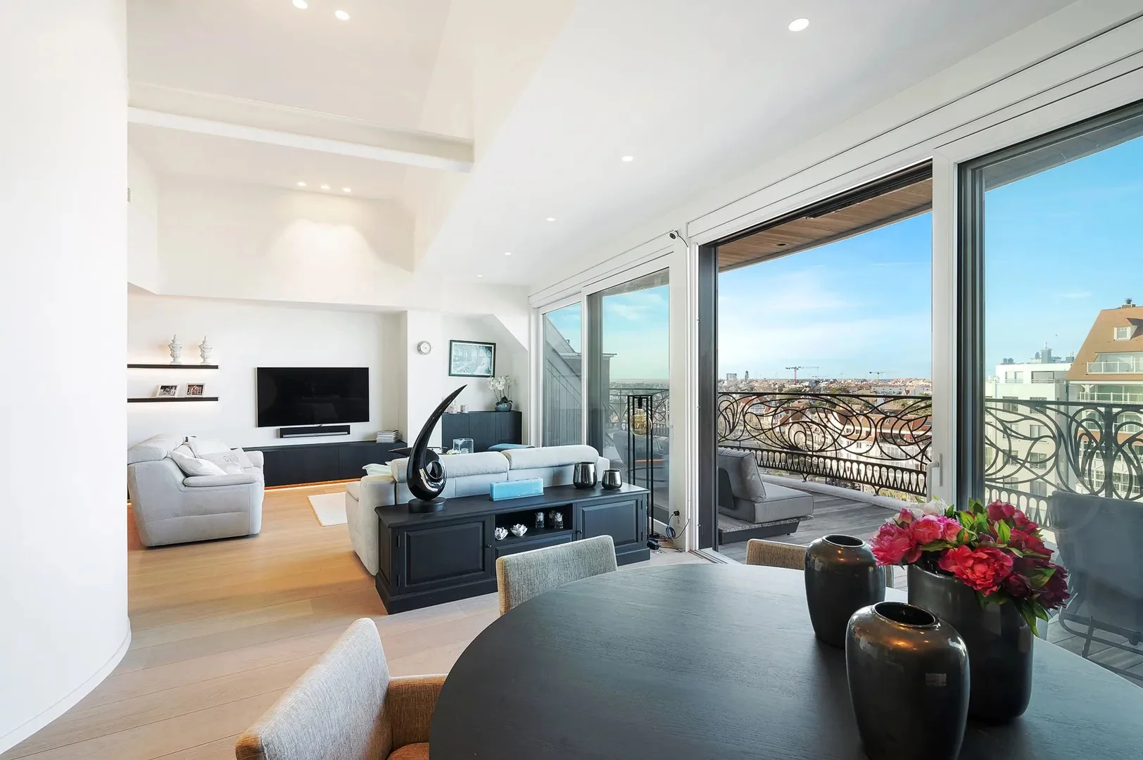Penthouse (met 12m gevel) met zeezicht op het Albertplein.