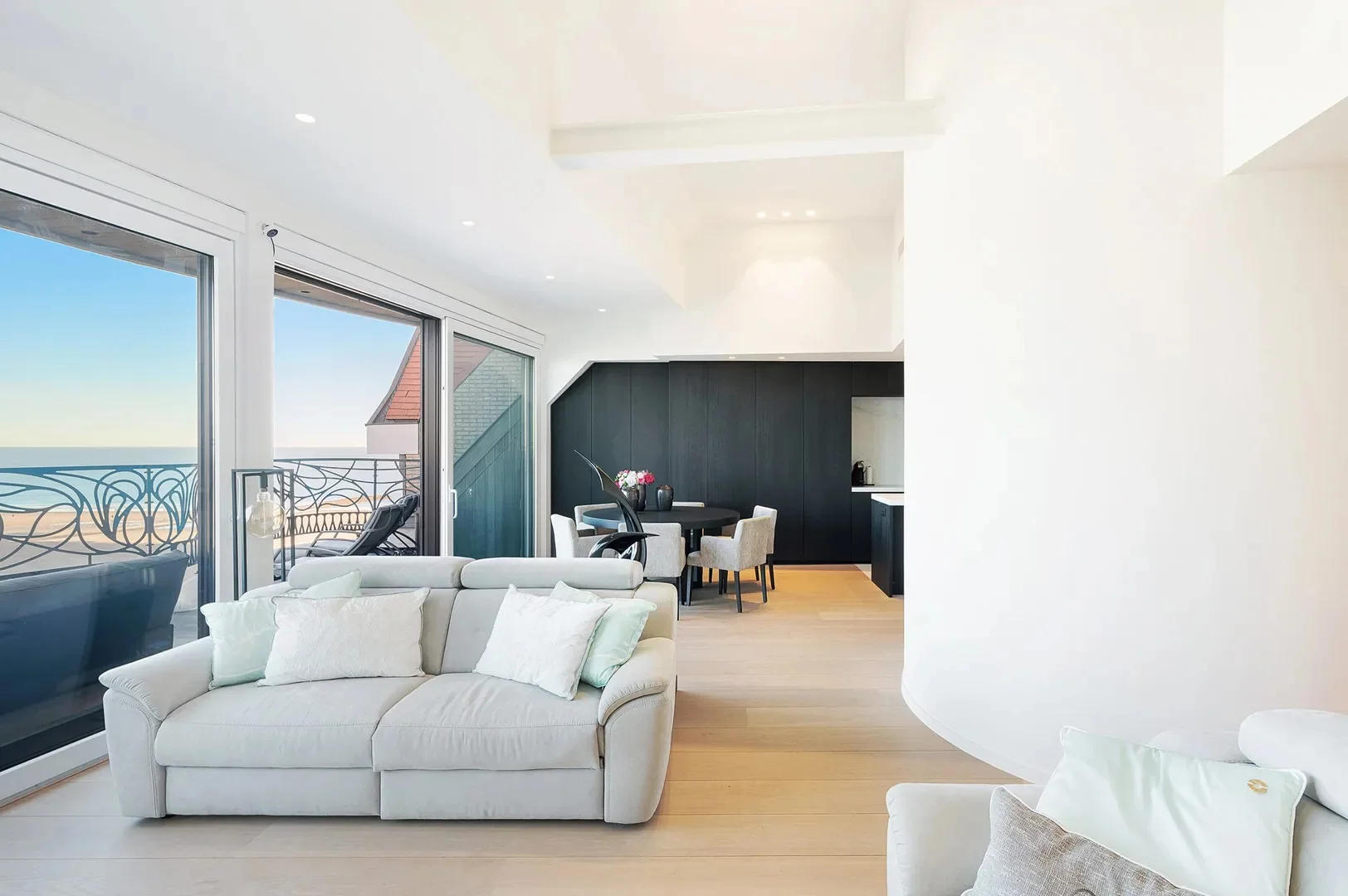 Penthouse (met 12m gevel) met zeezicht op het Albertplein.