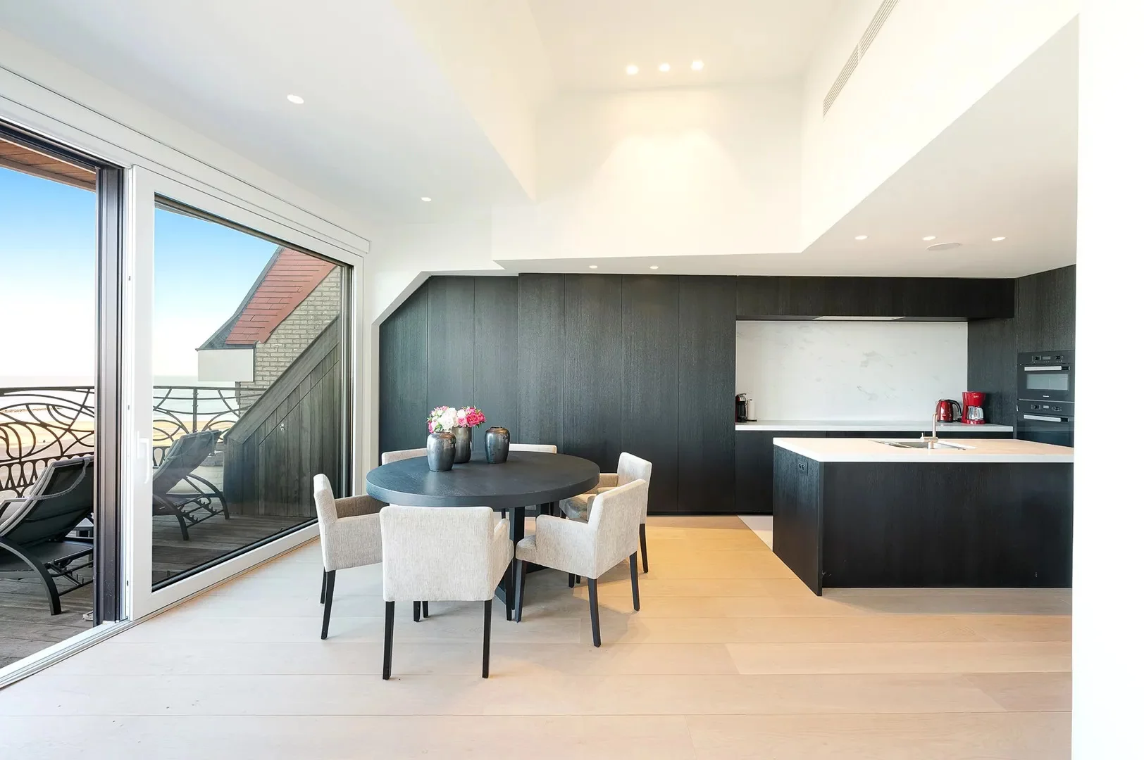 Penthouse (met 12m gevel) met zeezicht op het Albertplein.