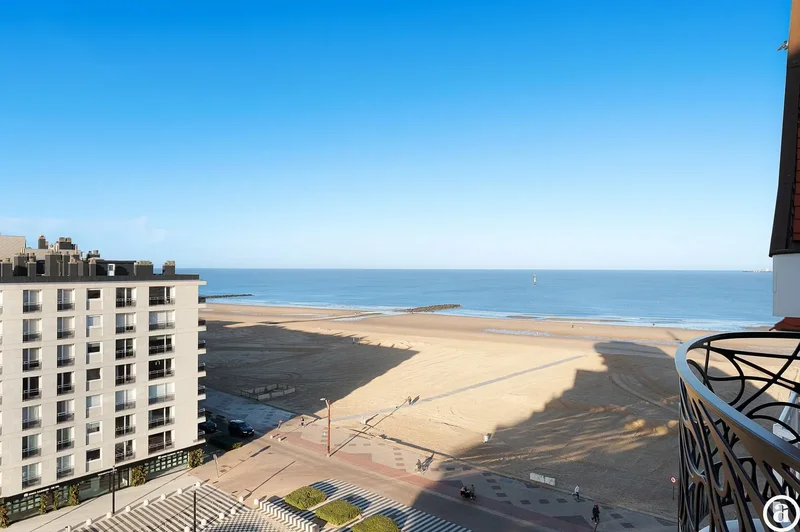 Penthouse with panoramic sea views at Albertplein.