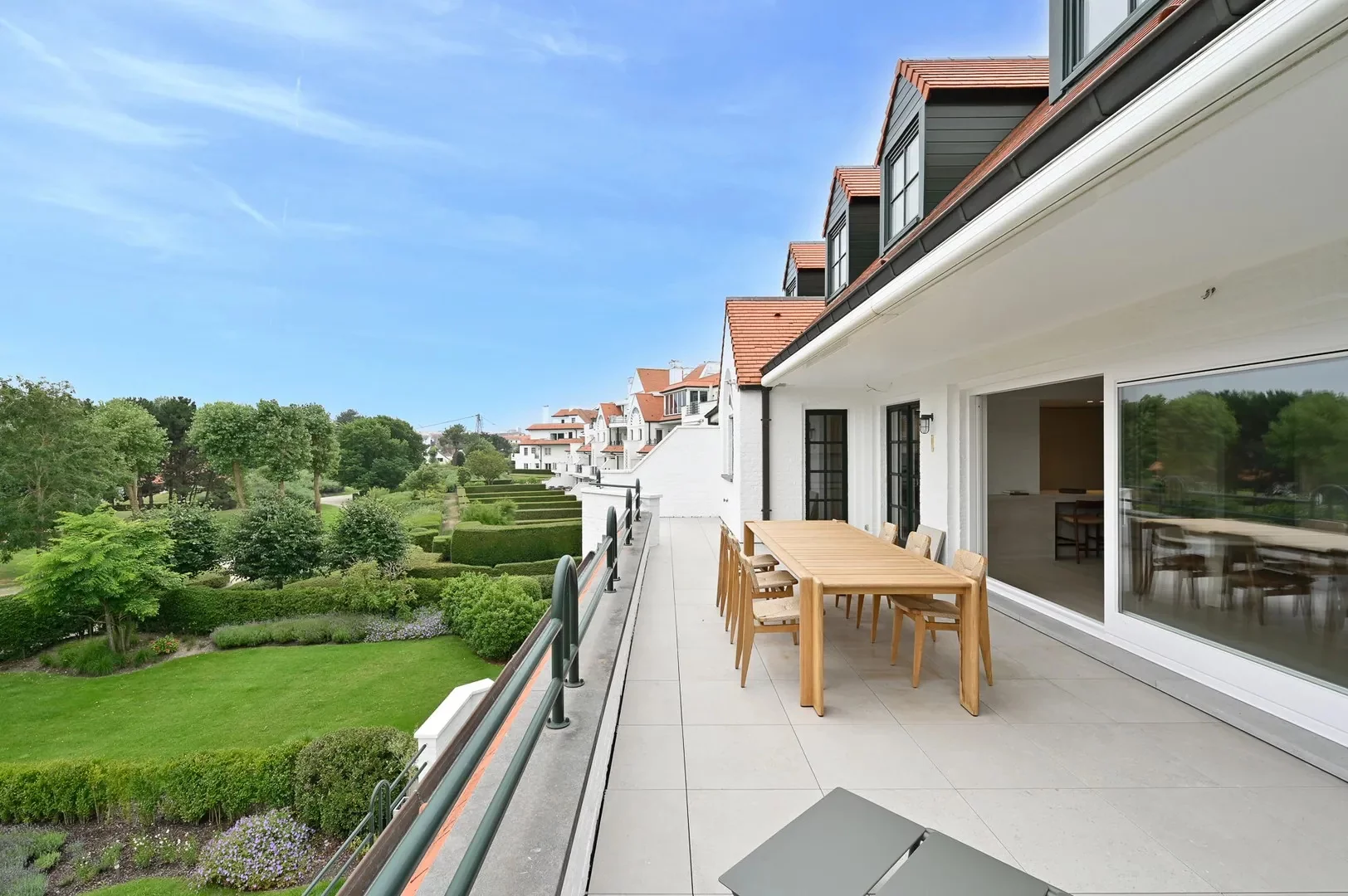 Prachtig gerenoveerd appartement te Zoute Gardens.
