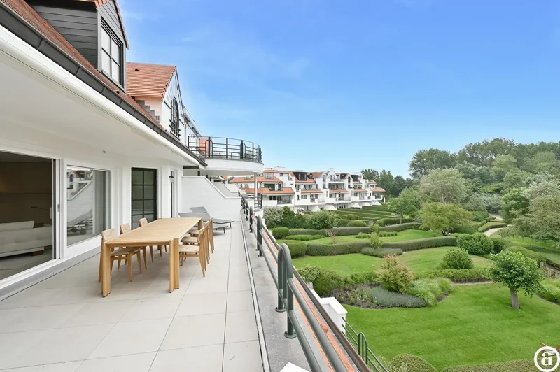 Prachtig gerenoveerd appartement te Zoute Gardens.