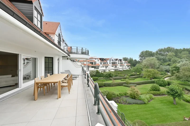 Prachtig gerenoveerd appartement te Zoute Gardens.