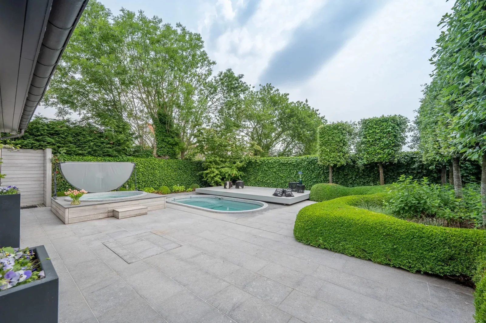 Hedendaagse alleenstaande villa in rustige omgeving te Knokke