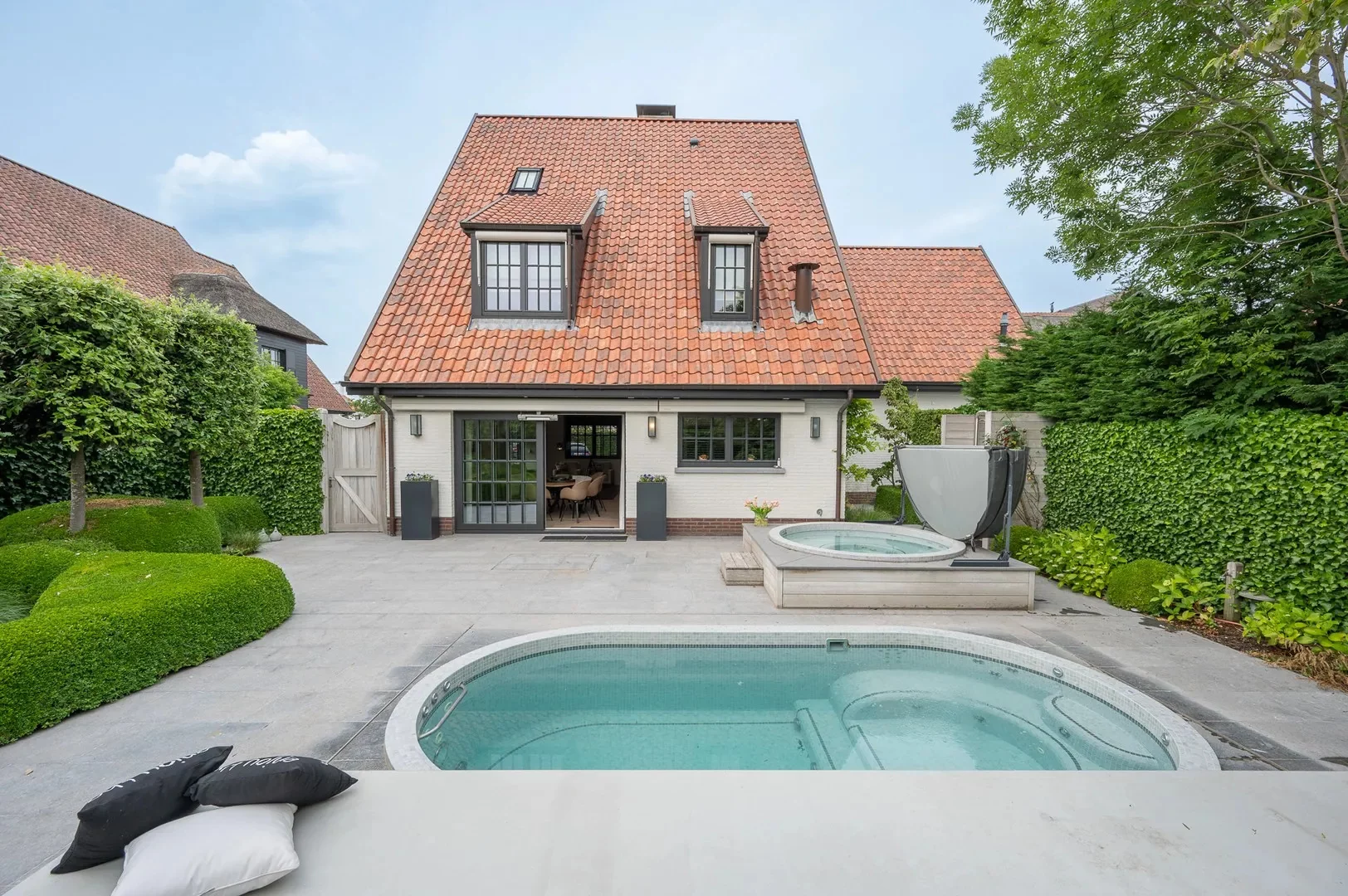 Hedendaagse alleenstaande villa in rustige omgeving te Knokke