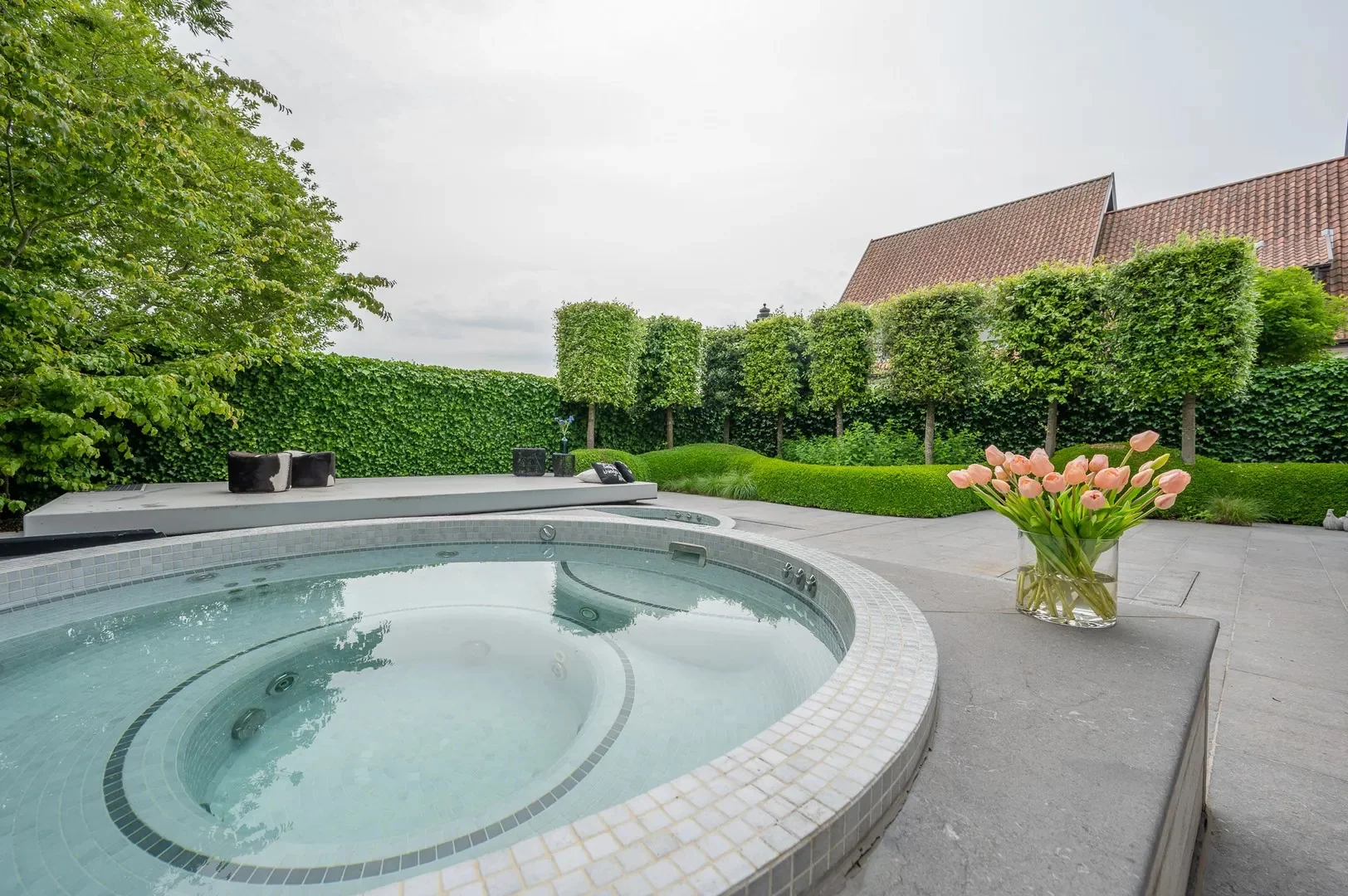 Hedendaagse alleenstaande villa in rustige omgeving te Knokke