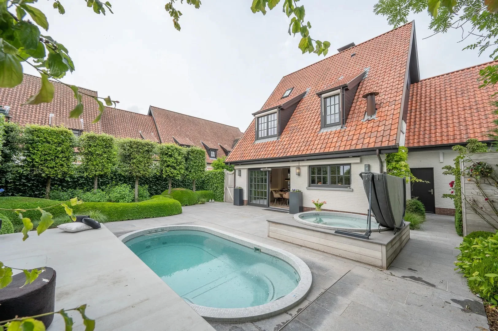 Hedendaagse alleenstaande villa in rustige omgeving te Knokke