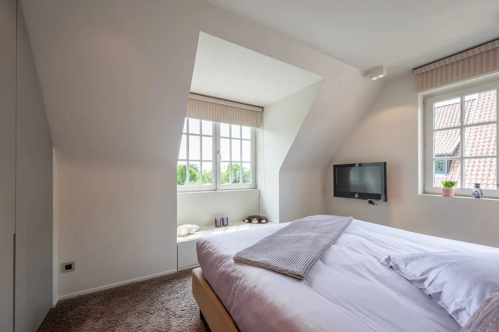 Hedendaagse alleenstaande villa in rustige omgeving te Knokke