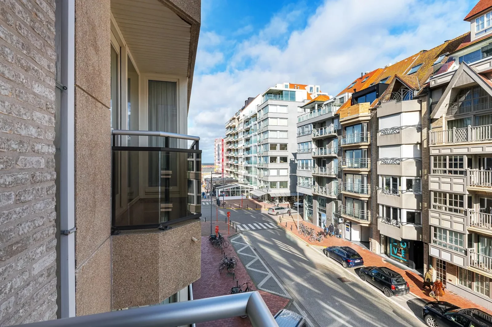 Instapklaar tweeslaapkamer-appartement nabij de zee (Rubens).