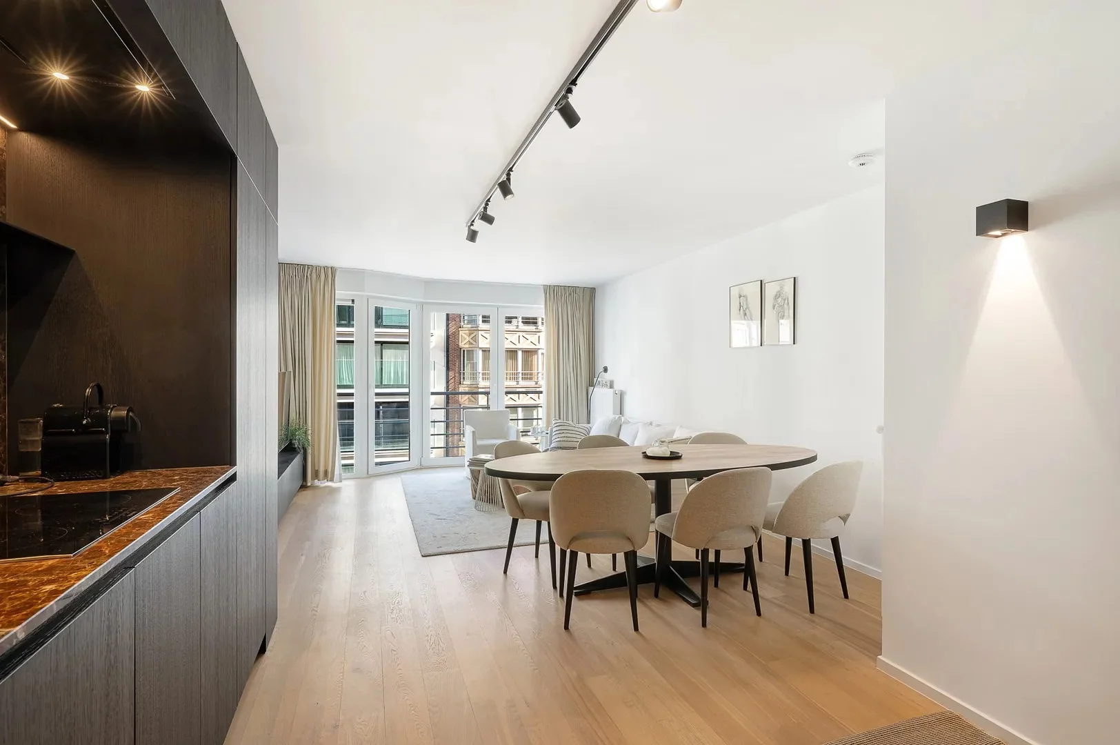 Instapklaar tweeslaapkamer-appartement nabij de zee (Rubens).