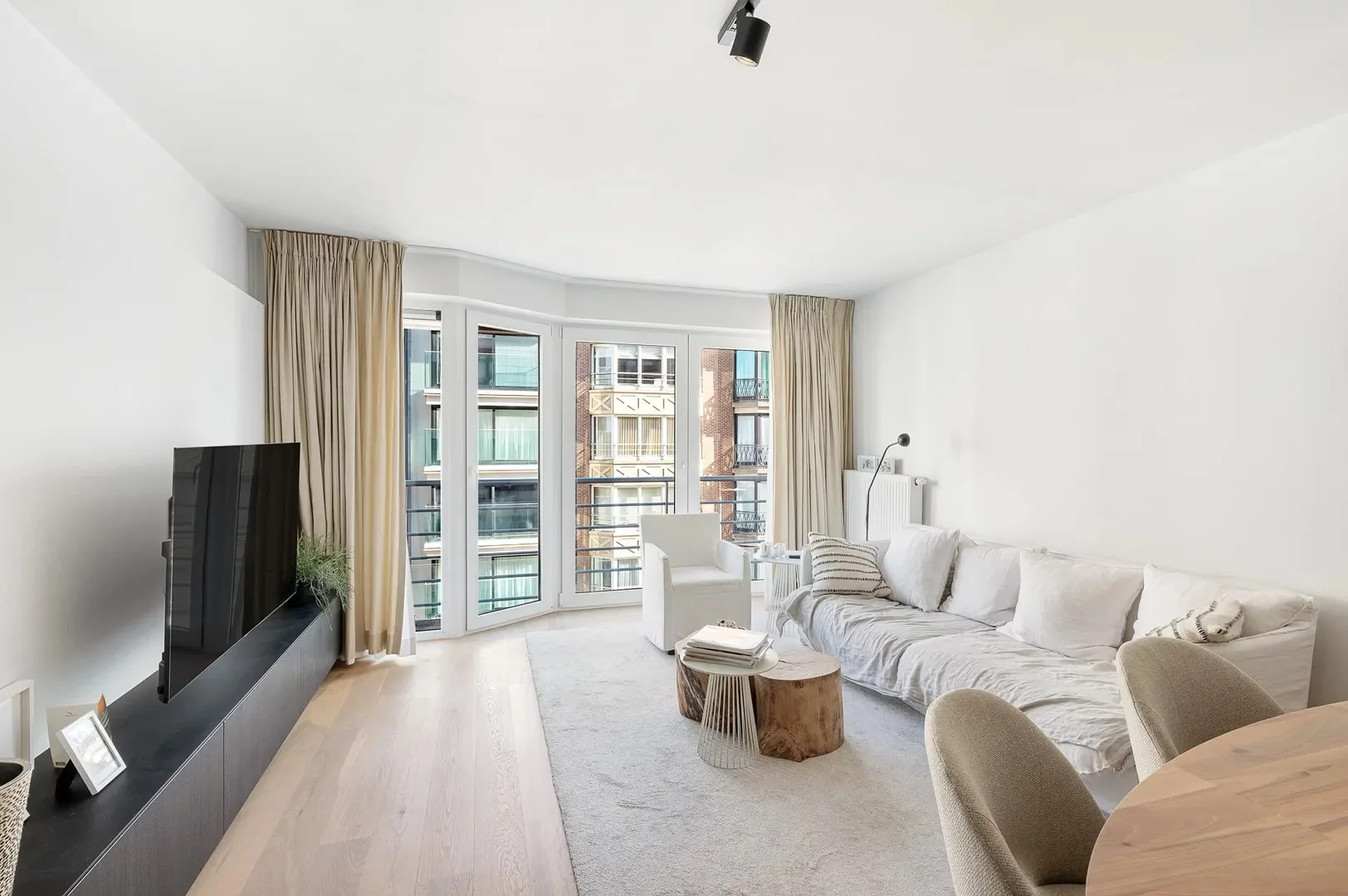 Instapklaar tweeslaapkamer-appartement nabij de zee (Rubens).