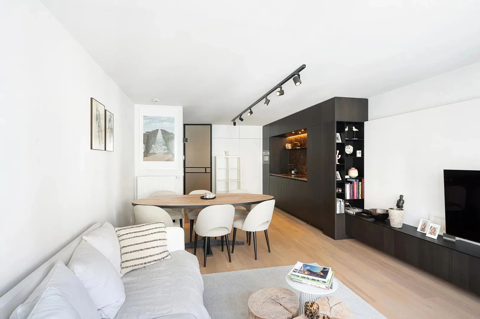 Instapklaar tweeslaapkamer-appartement nabij de zee (Rubens).
