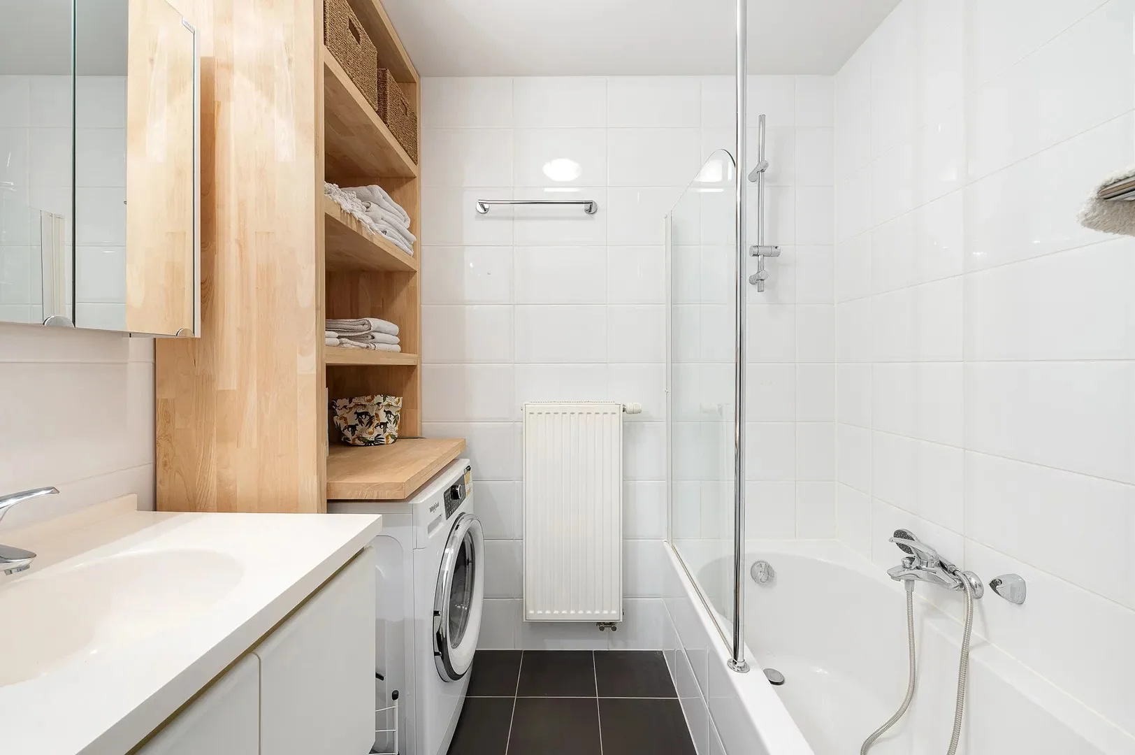 Instapklaar tweeslaapkamer-appartement nabij de zee (Rubens).