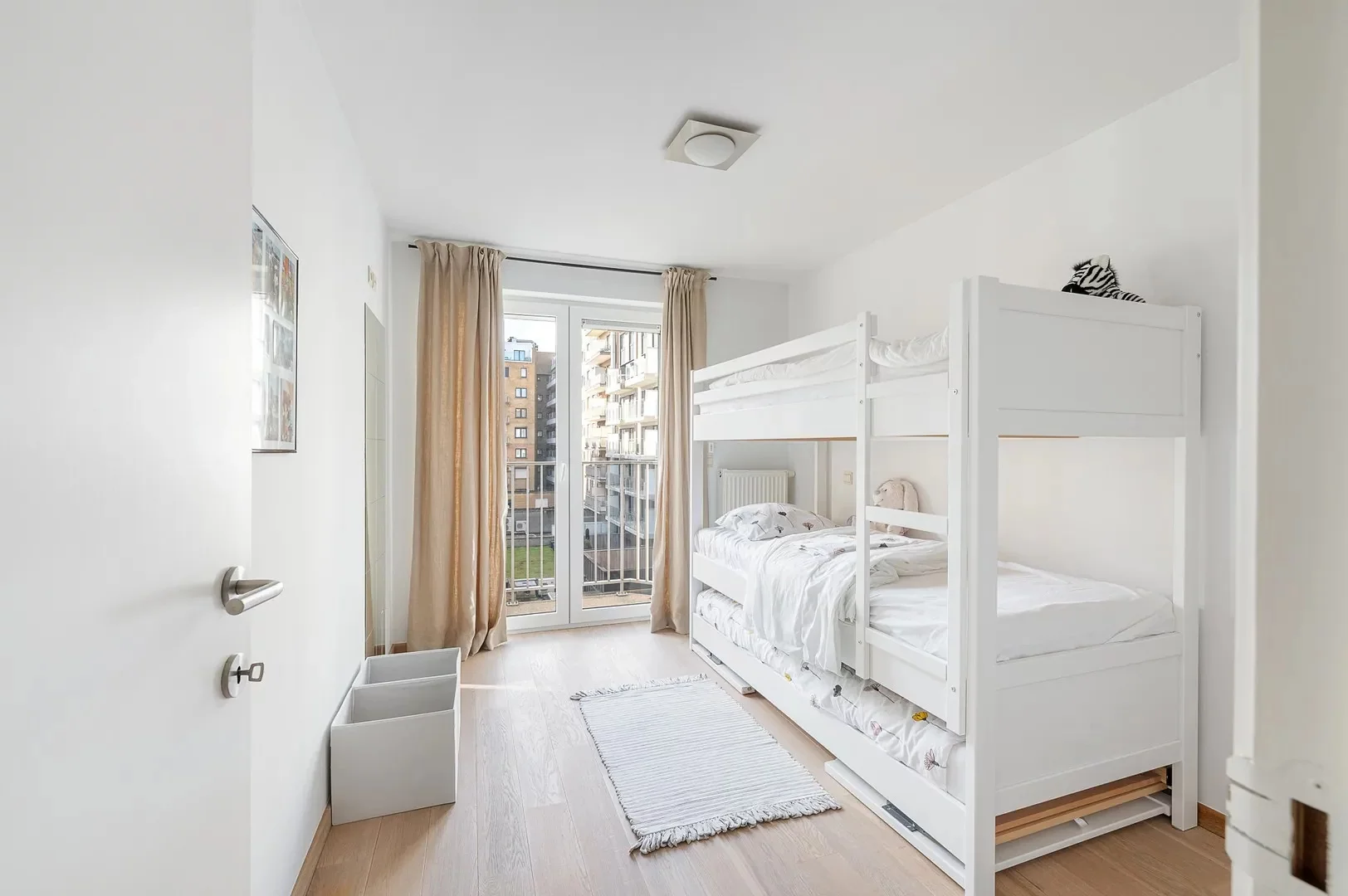 Instapklaar tweeslaapkamer-appartement nabij de zee (Rubens).