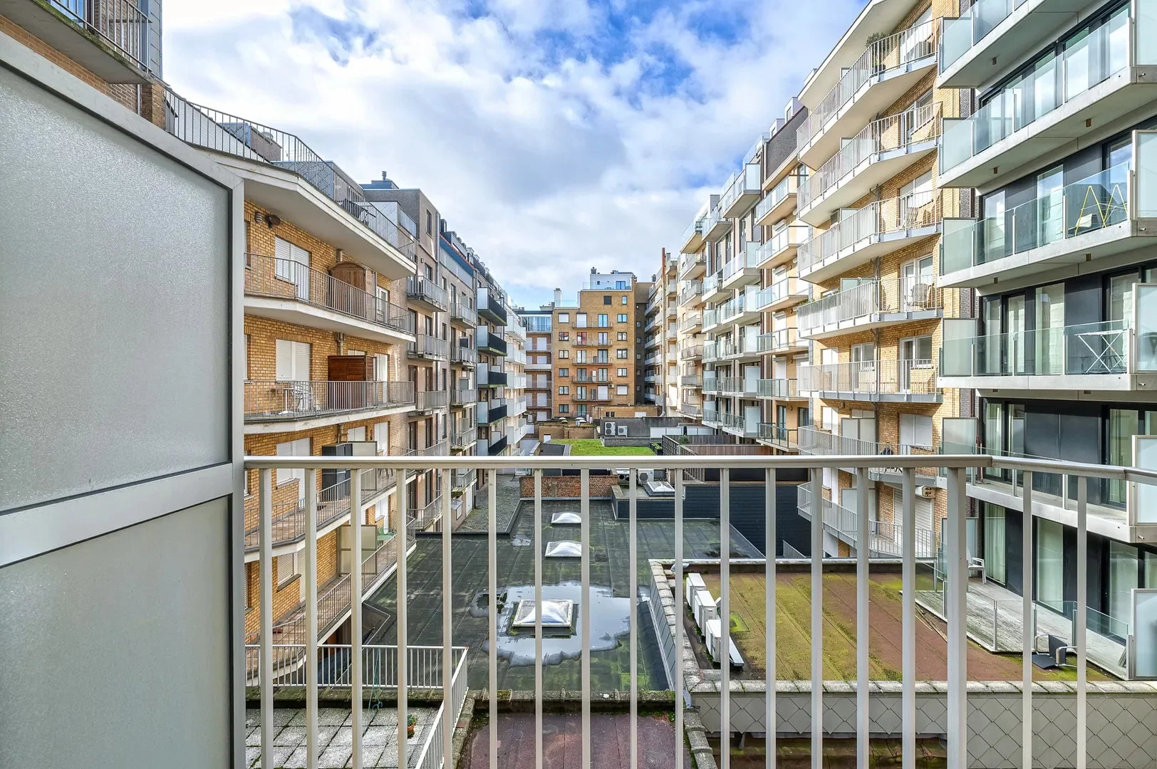 Instapklaar tweeslaapkamer-appartement nabij de zee (Rubens).