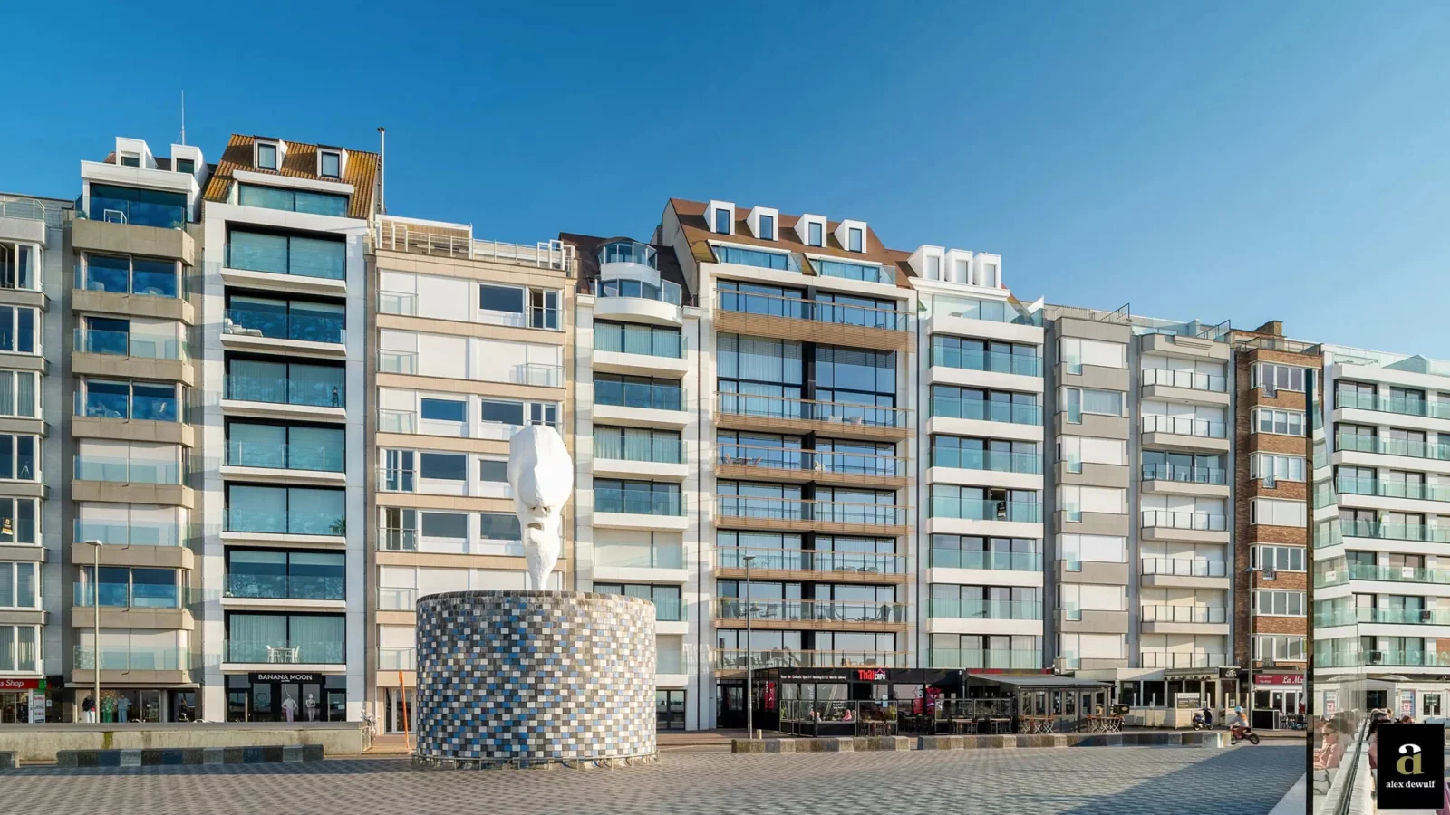 Exclusief appartement (243 m²) met 12,5 m gevelbreedte en zeezicht.