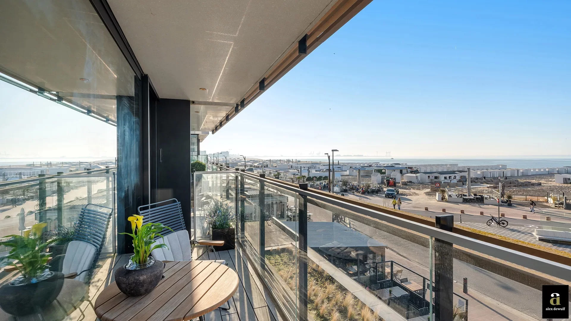 Exclusief appartement (243 m²) met 12,5 m gevelbreedte en zeezicht.