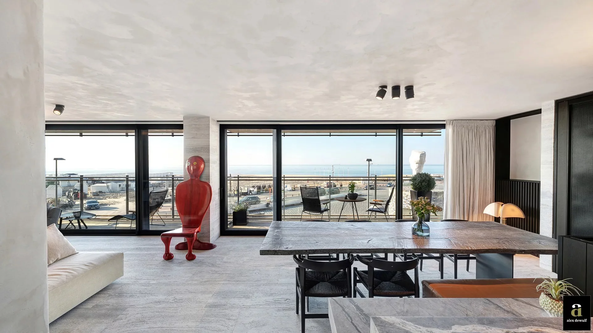Exclusief appartement (243 m²) met 12,5 m gevelbreedte en zeezicht.
