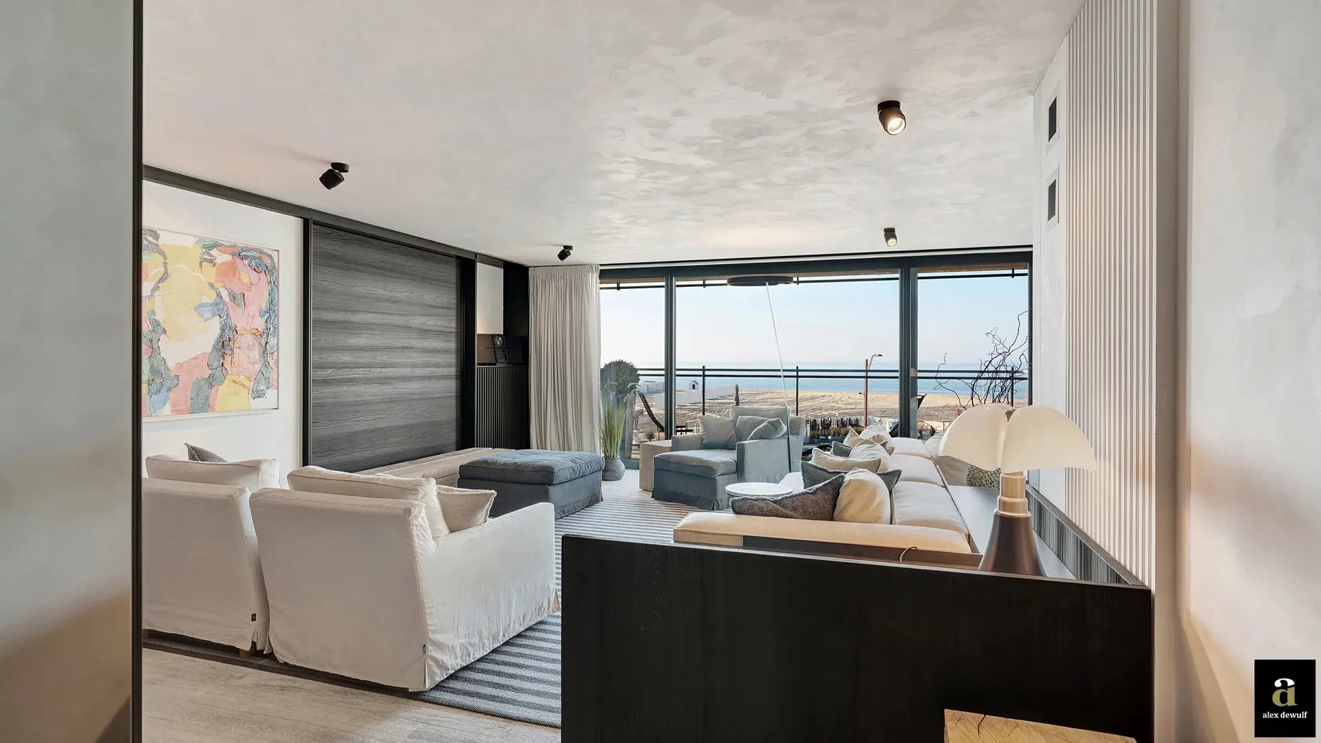 Exclusief appartement (243 m²) met 12,5 m gevelbreedte en zeezicht.